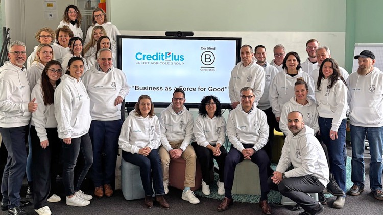 Creditplus-Team freut sich über die B-Corp-Zertifizierung