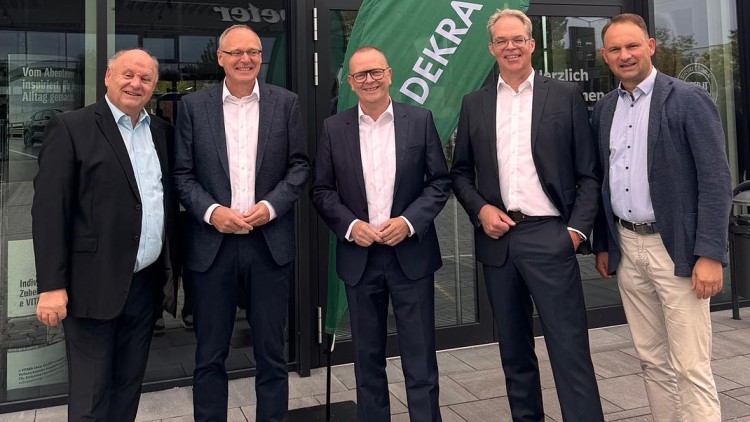 Dekra Automobil: Autohaus Peter wird zum Tagungszentrum
