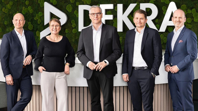 Dekra-Vorstandschef Stan Zurkiewicz, CDO Petra Finke, Aufsichtsratsvorsitzender Stefan Kölbl, COO Peter Laursen und Wolfgang Linsenmaier, CFO und Vorstand für Personal und Organisationsmanagement