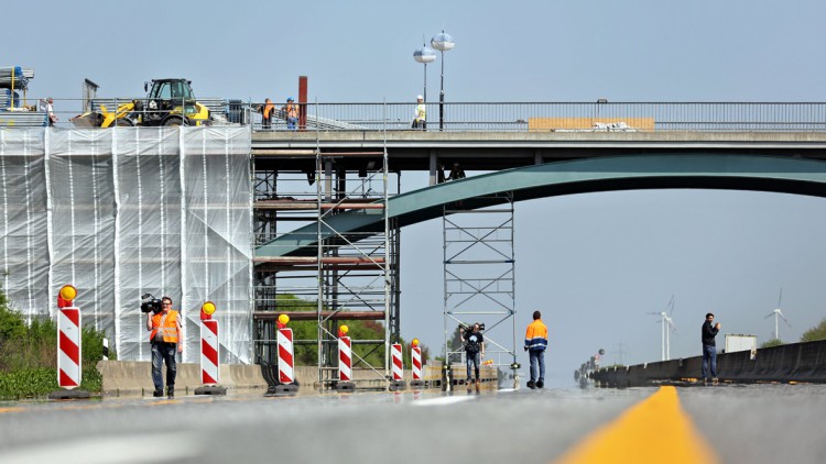 Straßensanierung Baustelle Brücke Autobahn