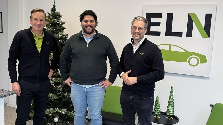 Markus Hamacher (Geschäftsführer ELN), Metin Gül (Geschäftsführer Vemove) und Sebastian Fischer (Geschäftsführer ELN) beim offiziellen Startschuss der Kooperation in der ELN-Zentrale in Jüchen