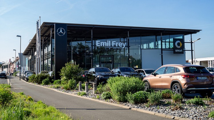 Künftig auch mit leichten Nutzfahrzeugen: der Standort Würzburg der Emil Frey Mainfranken GmbH
