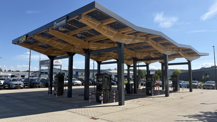 EWE Hochtief Schnellladepark Autohaus Bäumer