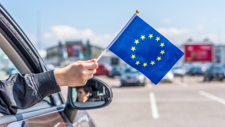 Pkw-Neuzulassungen: Zweite Corona-Welle setzt Europas Automarkt zu