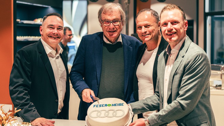 v.l.n.r. Björn Emmerich (Autohaus Feser-Heise GmbH), Uwe Feser (Gesellschafter Feser, Graf & Co. Automobil Holding GmbH), Felix Lantzsch (Bäckerei Lantzsch GmbH) und Vertriebsleiter Sven Emmerich (Autohaus Feser-Heise GmbH) bei der Übergabe einer eigens f