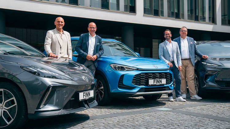 Paul Nobis (Senior Vice President Fleet, FINN), Oliver Rittierodt (Director Sales, MG Motor Deutschland), Hans-Peter Ringer (Senior Director OEM Partnerships, FINN), Michael Staude (Regional Fleet & Corporate Sales Manager, MG Motor Deutschland) 