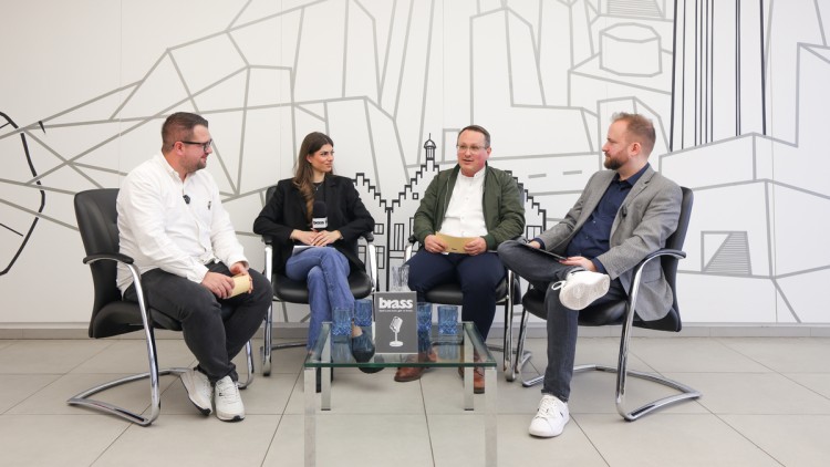 Excon und Brass-Gruppe