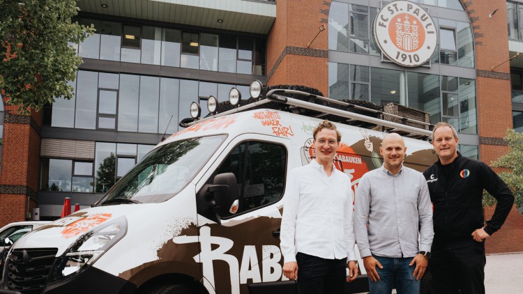 Juhu Auto und FC St. Pauli kooperieren