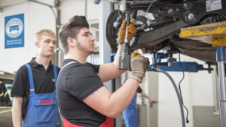 Duale Ausbildung: Kfz-Mechatronik weiter Spitzenreiter