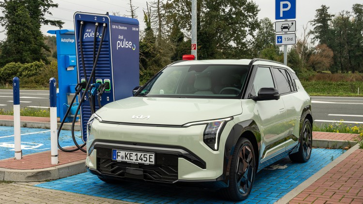 Wer den Umgang mit E-Autos gewohnt ist, findet die Ladeinfrastruktur in Ordnung