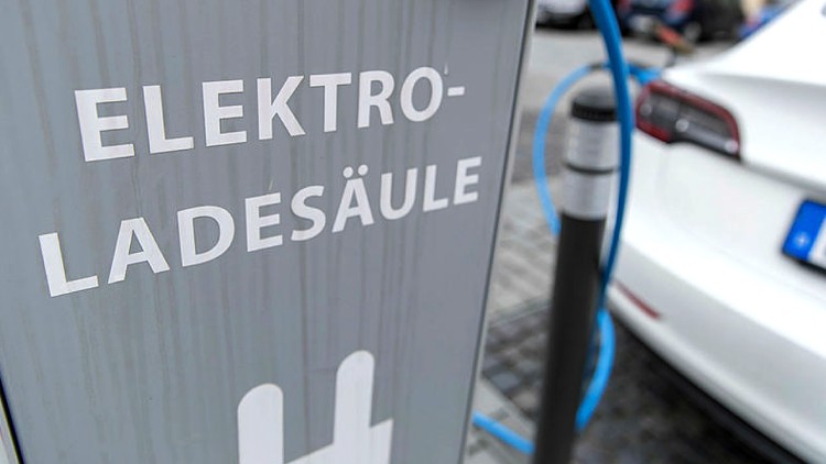 Elektromobilität: Verbände gegen Kartenlesegeräte-Pflicht an Ladesäulen