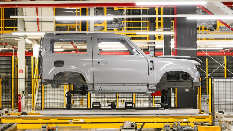 Produktionslinie des Land Rover Defender