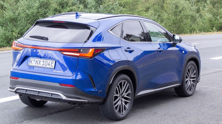 Lexus NX (2023)