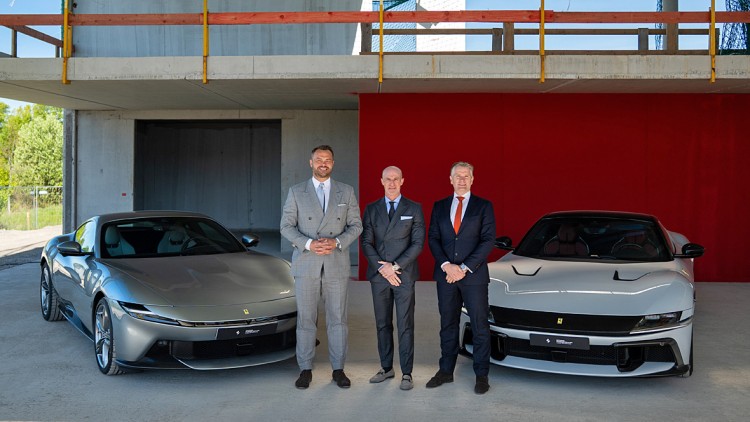 Sie haben beim Richtfest in Münster gemeinsam einen wichtigen Meilenstein für den neuen Ferrari Standort gefeiert: Von links: Wilhelm Hegger, Geschäftsführer Ferrari Central Europe, Frank Burbach, Managing Director Ferrari Düsseldorf, LUEG sportivo GmbH, 