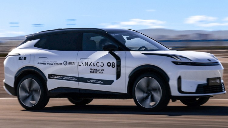 Lynk & Co SUV 08 Guinness Rekord