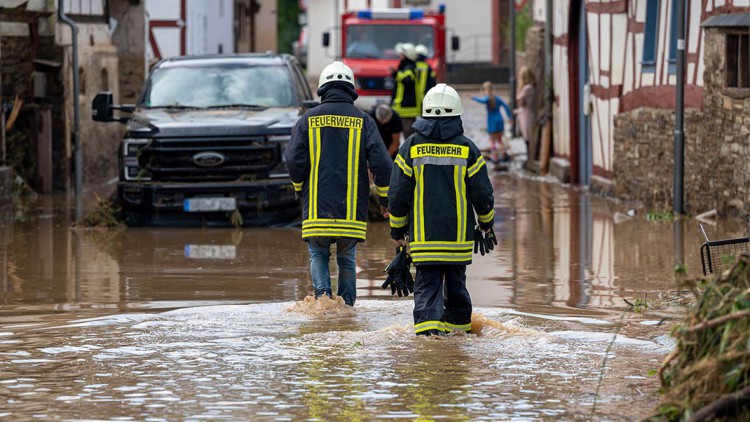 Unwetterschäden: Allianz spendet eine Million Euro an Rettungsorganisationen