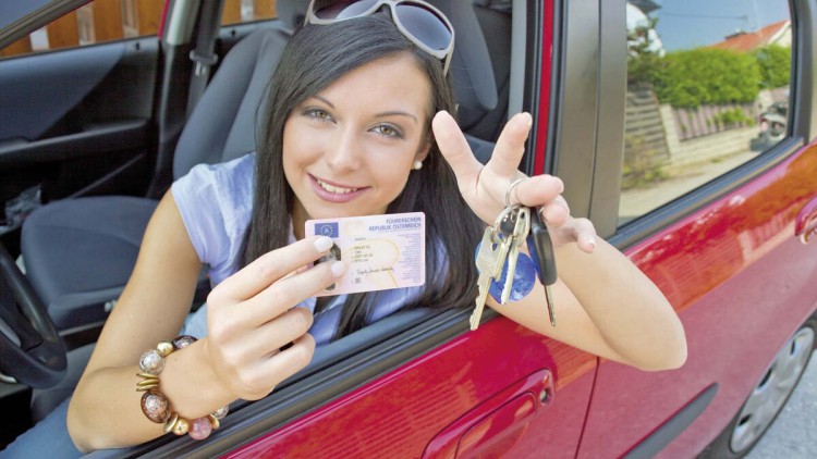 Mehr Verkehrssicherheit auf Europas Straßen: Automobilclub KS e.V. begrüßt EU-Führerscheinreform .