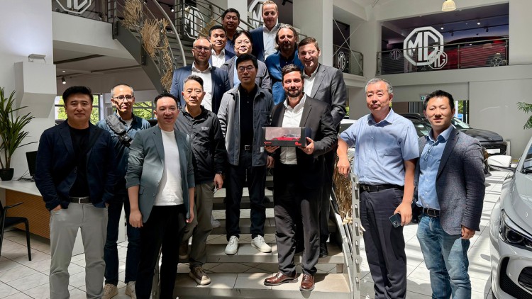 SAIC-Motor-Delegation beim MG-Motor-Vertriebspartner
