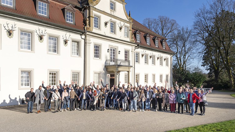 Die erfolgreichen Mitsubishi-Partner wurden im Wald- und Schloss-Hotel Friedrichsruhe in Zweiflingen, Baden-Württemberg, für ihren erstklassigen Einsatz für die Marke geehrt.