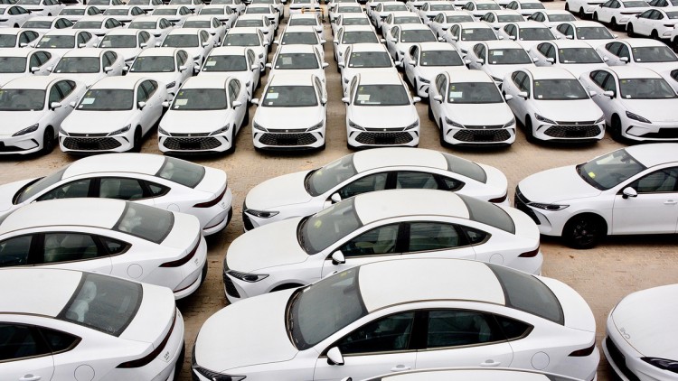 Mosolf, Dubai, Automarkt, Neuwagen, Autohandel