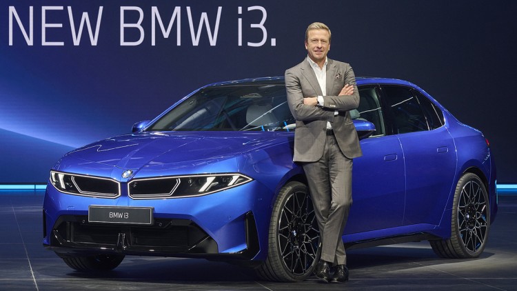 Oliver Zipse mit dem neuen BMW i3