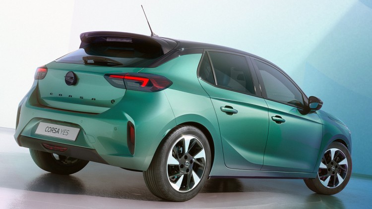 Ein Opel Corsa in "Eukalyptus Grün"