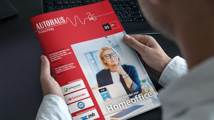 Person hält Pulsschlag in der Hand