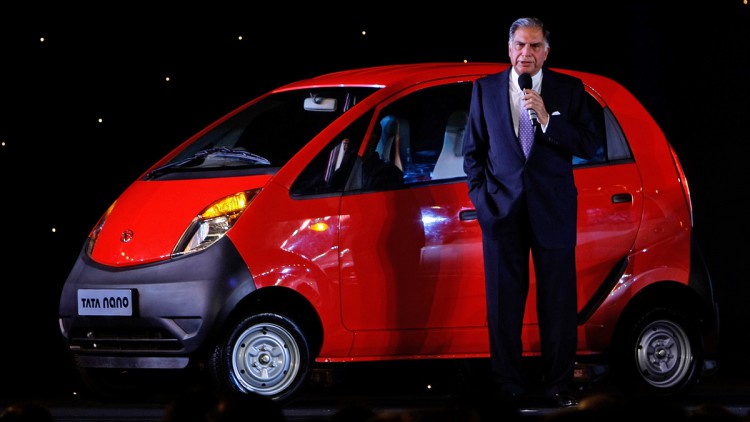 Ratan Tata im Jahr 2009 bei einer Präsentation des Tata Nano