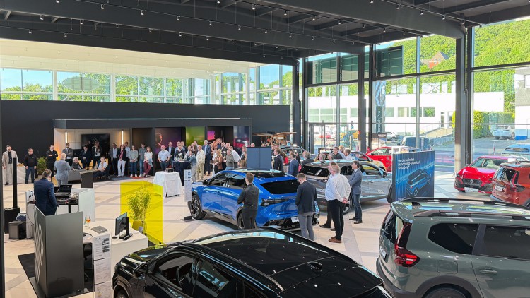 Renault-Neueröffnung Autohaus Bernds in Aachen