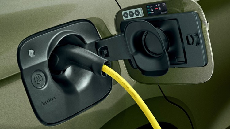 Ein Skoda Enyaq wird geladen