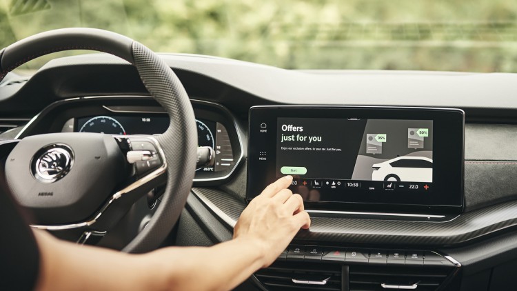 Über die Skoda In-Car-App lassen sich Rabattaktionen aufrufen.