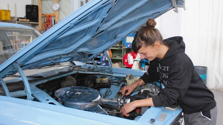 Frauen in der Werkstatt: Freude am Schrauben