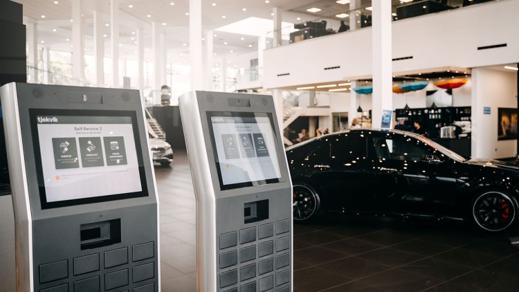 Tjekvik-Terminals in einem deutschen Autohaus