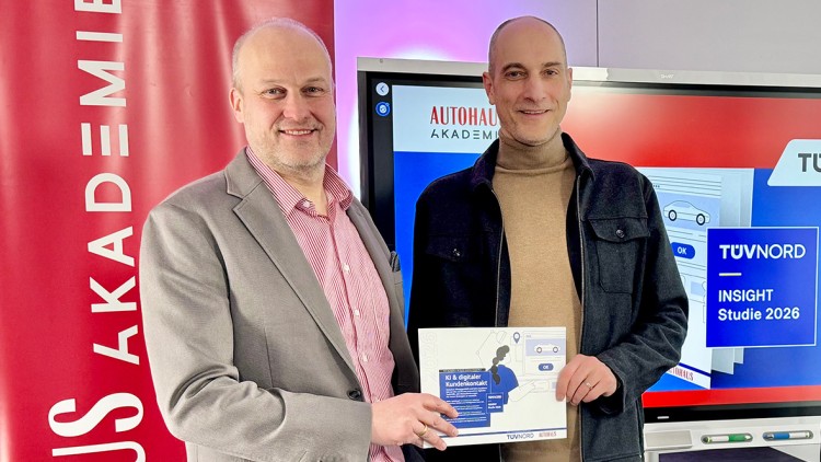 Die Studienautoren Christian Stallkamp, Geschäftsführer MUUUH!, und Steven Zielke, CEO mobilApp GmbH