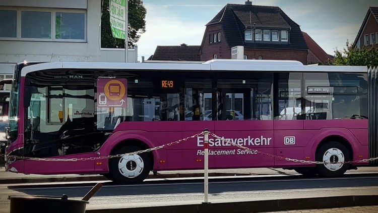 Gerade in Zeiten großflächiger Bau- und Instandhaltungsartbeiten der Bahmnstrecken sollte der Begriff des Schienenersatzverkehrs "legal definiert werden", fordert der AK 8.