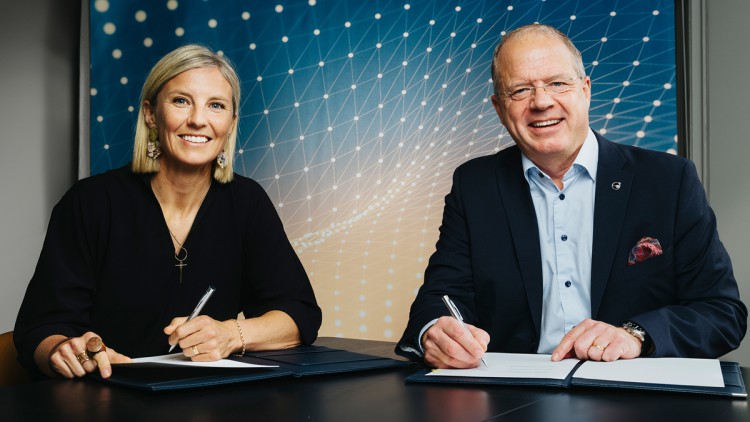 Karin Rådström, CEO Daimler Truck, und Martin Lundstedt, President und CEO der Volvo Group.