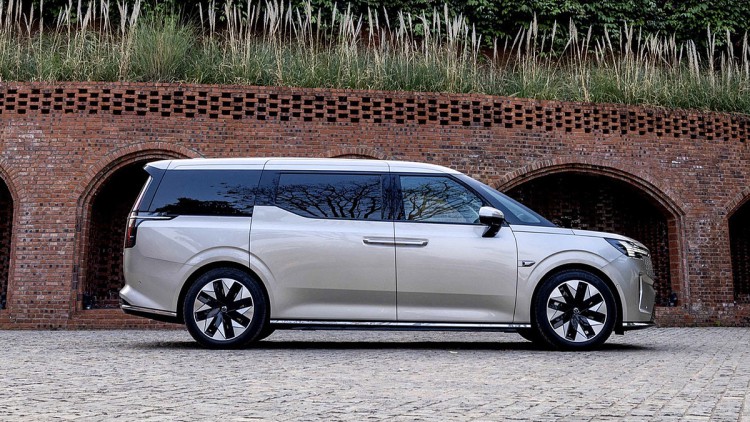 Volvo EM90