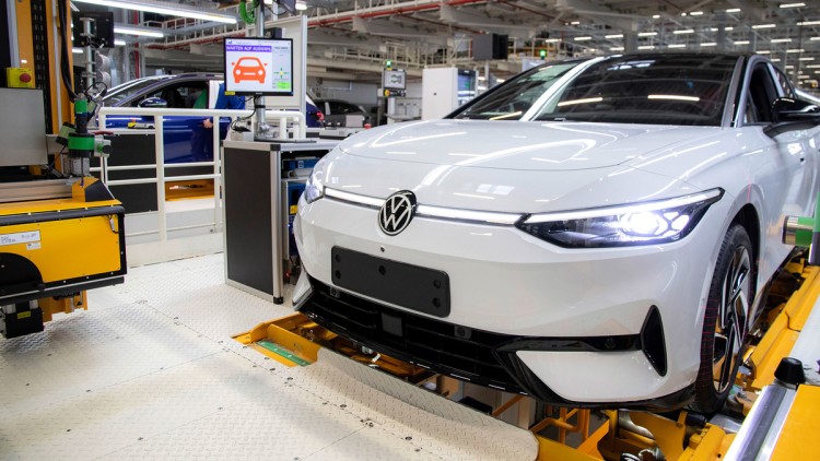 VW-Werk Emden: Ministerpräsident Lies setzt auf mehr E-Autos