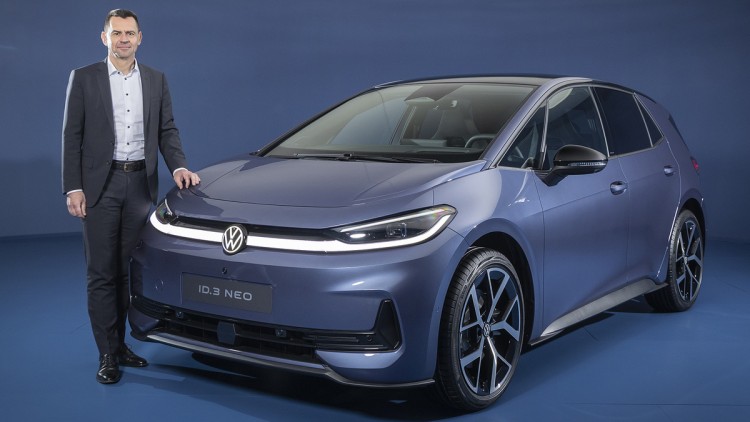 Martin Sander mit dem neuen VW ID.3 Neo