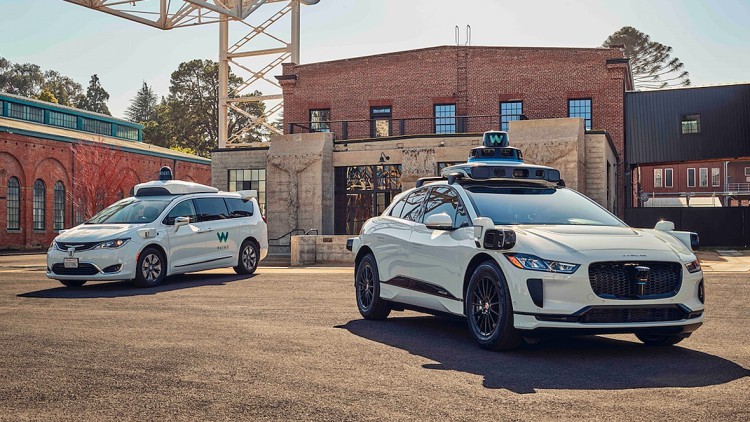 Chrysler Pacifica und Jaguar I-Pace von Waymo