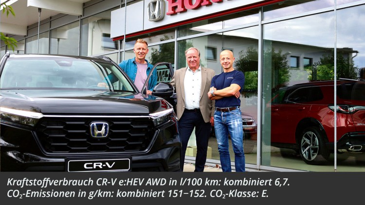 Honda-Händler außen mit Personen, die davor stehen