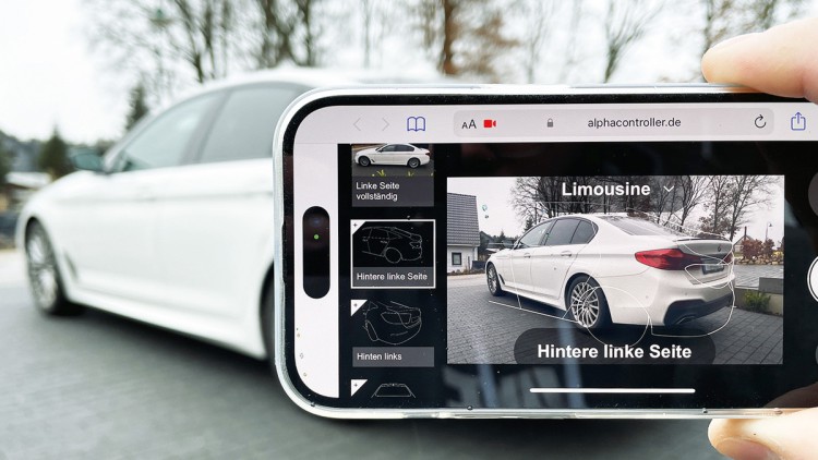 Fahrzeug wird via AlphaController Remote-Bewertung mit dem Smartphone bewertet