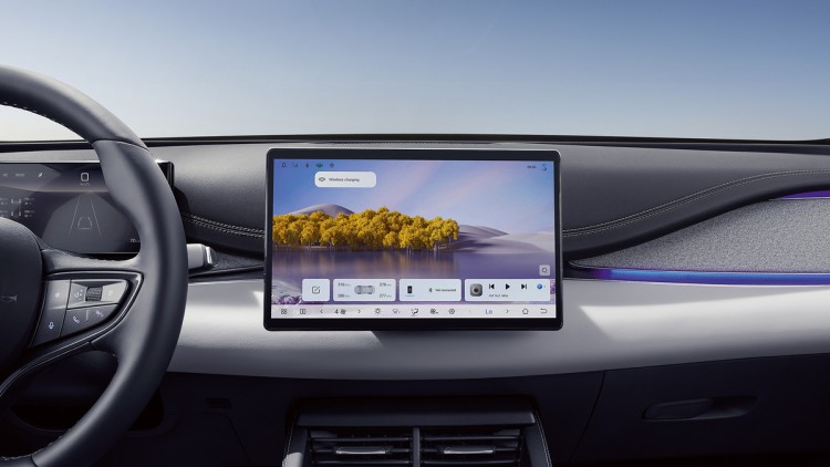 Cockpit eines BYD mit zentralem Display
