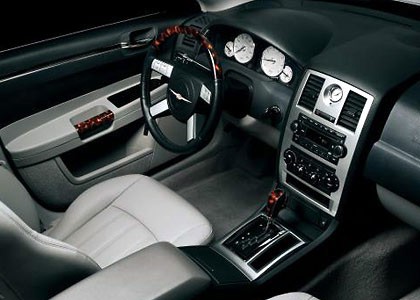 chrysler_300c_cockpit.jpg