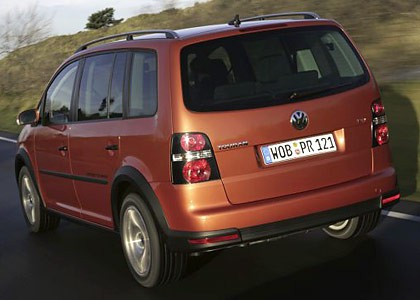 vw_crosstouran_5.jpg