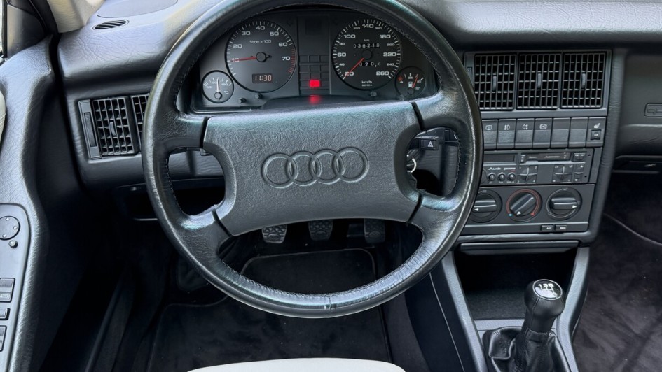 Die Signatur von Audi-Chef Ferdinand Piëch – Klar gegliedertes Cockpit und ein revolutionäres, fast zugfrei arbeitendes Belüftungssystem