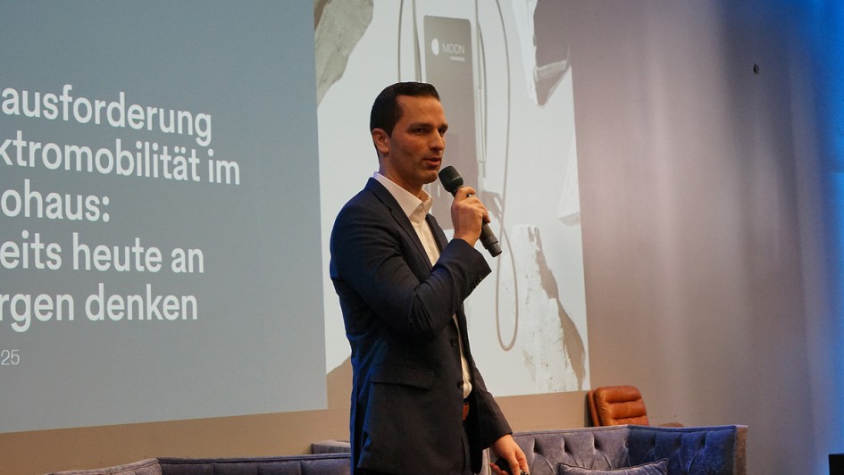Samir Hasanovic, Leiter Operations, Moon Power bei seinem Vortrag zur Ladeinfrastruktur