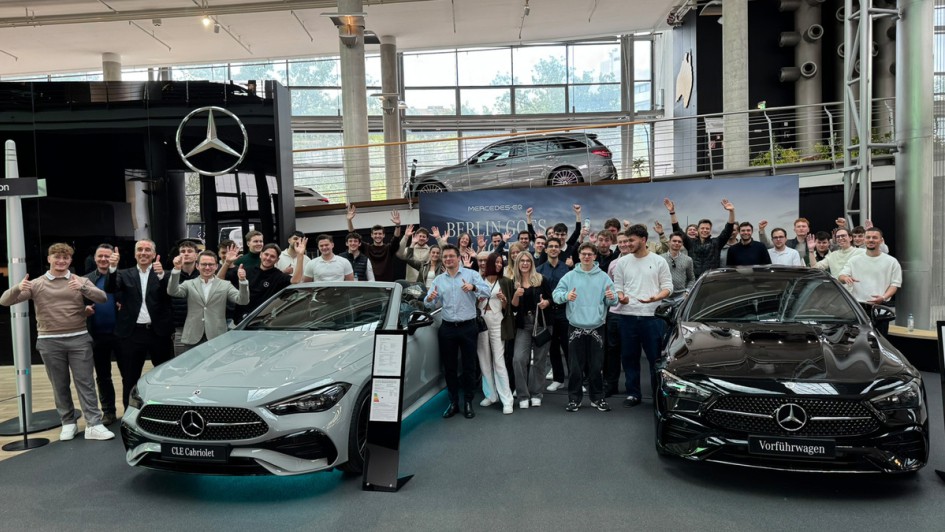 Mercedes-Benz am Salzufer in Berlin Rolltreppe Showroom