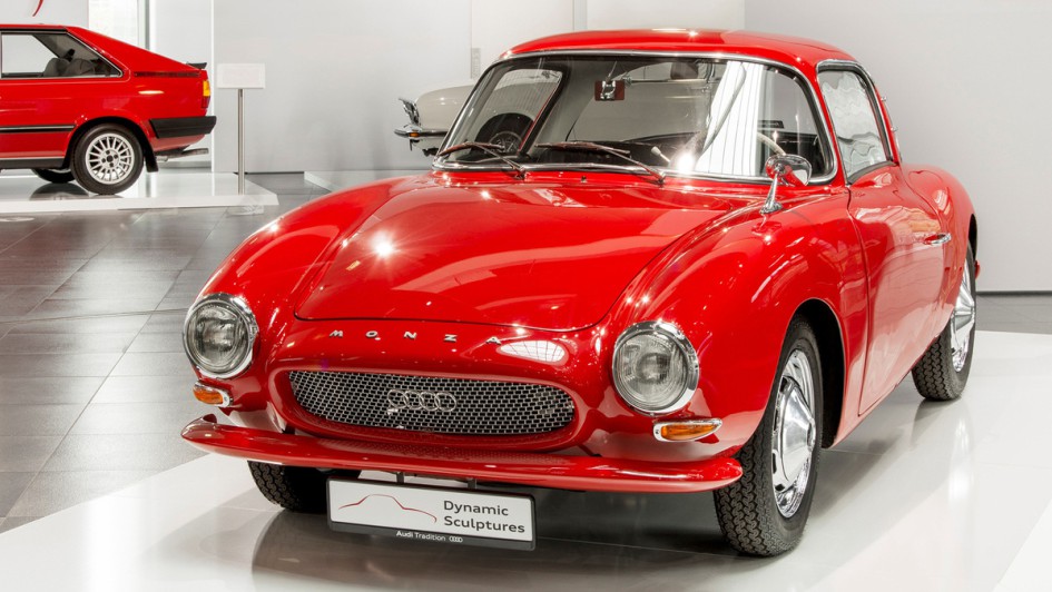 Schnelle Formen für Weltrekorde – Der DKW Monza mit Kunststoff-Karosserie beeindruckte 1956 bei Hochgeschwindigkeitsfahrten in Monza.