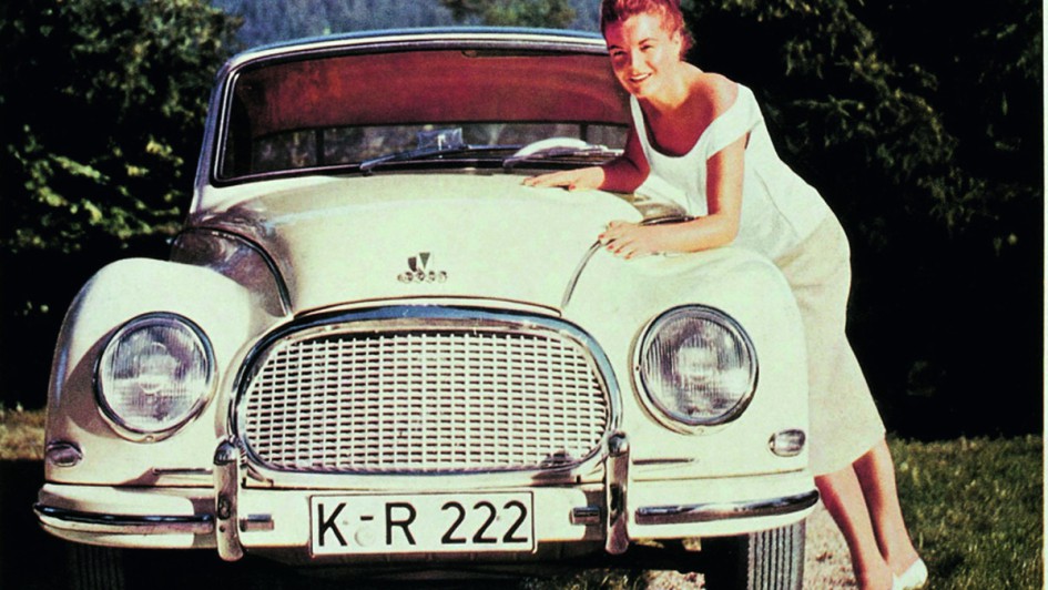 Formen, für die Promis posierten – Filmstar Romy Schneider und der DKW F 93 3=6 von 1957.